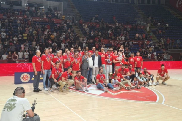 ZVEZDA PROSLAVILA NOVU TITULU! Navijači u Pioniru KLICALI svojim HEROJIMA! (VIDEO)