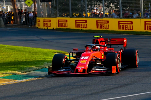 KO BI OVOME ODOLEO? Parfem sa mirisom SPALJENIH guma i trešnjinog cveta!