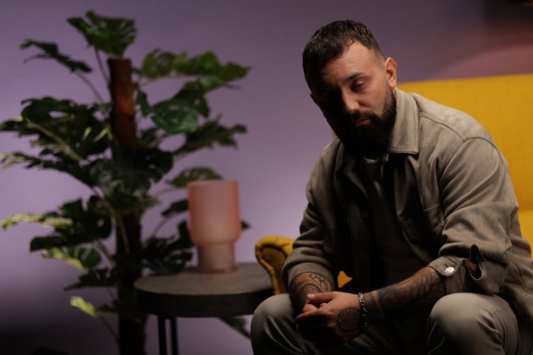 NAŠEG PEVAČA REKETIRALI: Otkrio sve MRAČNE TAJNE mafije