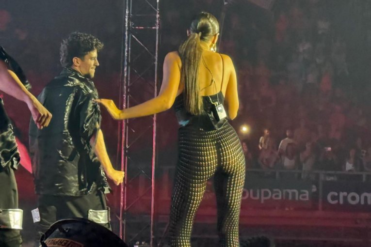 Aleksandra Prijović pokazala izvajanu zadnjicu na koncertu u Zadru