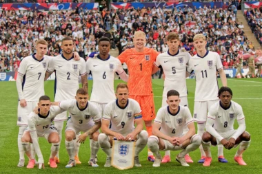 ENGLEZI IMALI VAŽNU POSETU UOČI MEČA SA SRBIJOM: Evo ko je ''lavovima'' poželeo sreću pred odlazak u Nemačku!