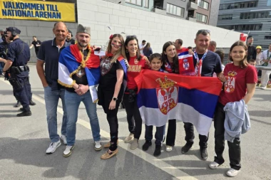OPANCI I ŠAJKAČA USRED ŠVEDSKE! Srpstvo vlada pred meč u Stokholmu (FOTO+VIDEO)