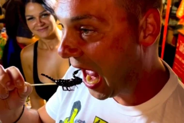 NAŠ FOLKER GUTAO ŽIVE ŠKORPIJE, A ONDA SE DESILO OVO! Procurio snimak sa lica mesta, svi su šokirani! (VIDEO)