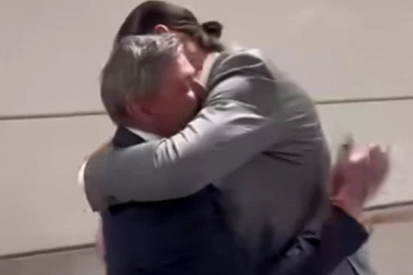 IBRAHIMOVIĆ SE NUDIO PIKSIJU: "Jel ti treba igrač"? (VIDEO)