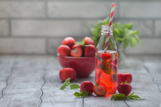 MOĆNE I ZDRAVE: Šta će se dogoditi u organizmu ako pojedete samo osam jagoda SVAKOG dana?