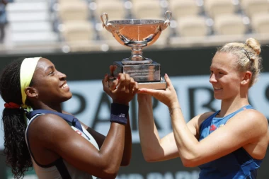 NAJVEĆI BAKSUZ ROLAN GAROSA! Italijanka izgubila i DRUGO finale! Amerikanka ispisala ISTORIJU!