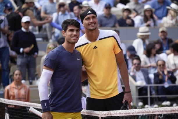 NIKAD NE BISTE POGODILI! Evo šta radi Novak dok Alkaraz i Zverev igraju finale Rolan Garosa! (FOTO)