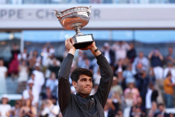 ALKARAZ SE NAKON OSVAJANJA ROLAN GAROSA OBRATIO SVOJOJ PORODICI: Emotivan trenutak za Španca!