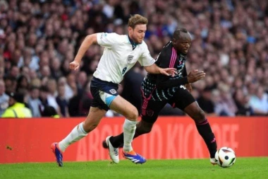 KAKAV PEH ZA JUSEINA BOLTA! Slavni atletičar igrao fudbal, pa doživeo TEŠKU POVREDU! Iznet na NOSILIMA, fanovi u ŠOKU! (VIDEO)