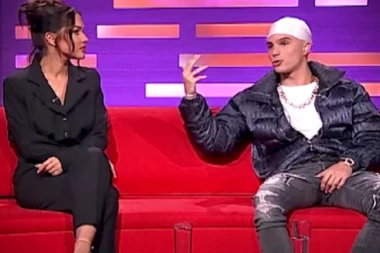 SKANDAL UŽIVO U EMISIJI! Teodora Džehverović patosirala Vojaža, voditeljka ostala u ŠOKU zbog SUROVIH REČI pevačice! (VIDEO)