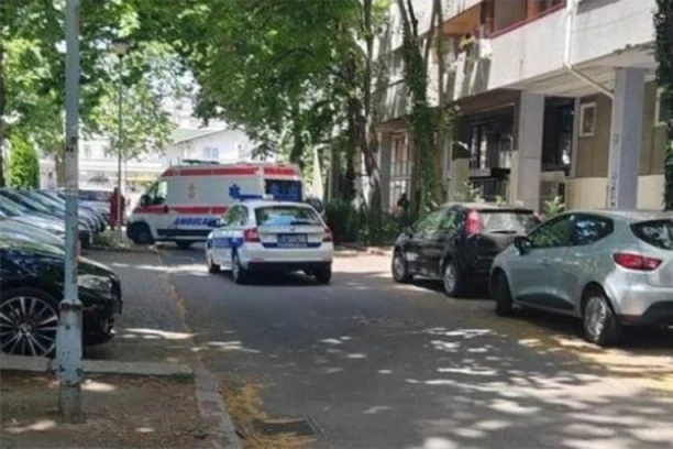 UŽAS NA NOVOM BEOGRADU! Hteo da zakolje čoveka zbog svađe u saobraćaju, pa počeo da mu seče gume!