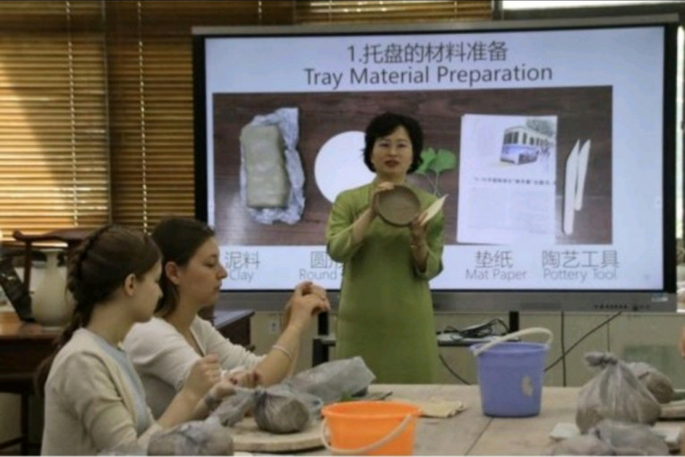 Studenti Visoke hotelijerske škole u Kini