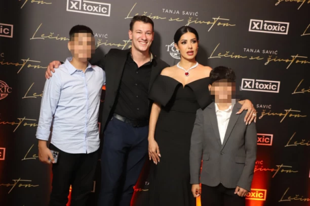 PRVI PUT ZAJEDNO U JAVNOSTI! Tanja Savić predstavila svog novog SUPRUGA, ovaj trenutak će zauvek pamtiti! (FOTO)