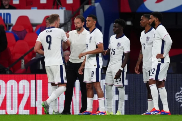 ENGLEZIMA SE STVARI NA AERODROMU RASULE KAO I TIM: "Tri lava" ostaju bez "grive" već pre početka EVRO i duela SA SRBIJOM (FOTO)