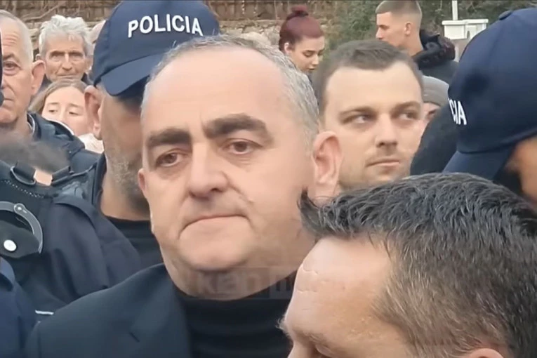 LEŽI U ZATVORU, A OSVOJIO 238.000 GLASOVA! Osuđeni gradonačelnik izabran za EU Parlament!