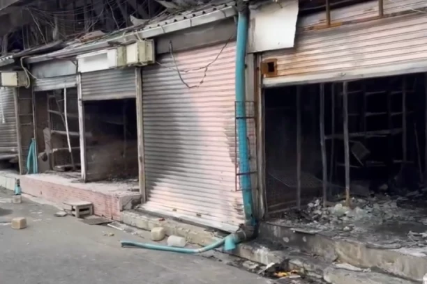 PTICE, PSI, MAČKE GORELI U KAVEZIMA: Stravičan požar na pijaci kućnih ljubimaca (VIDEO)