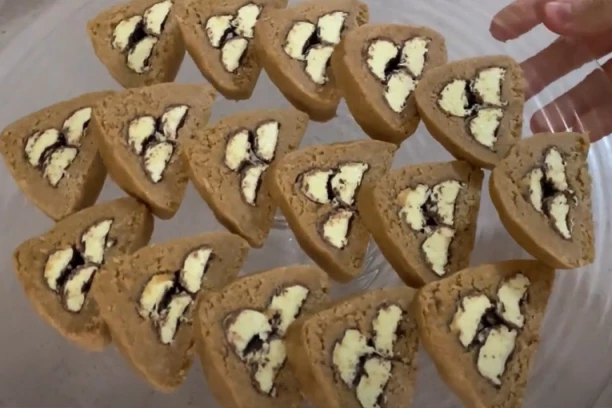 KEKS ROLAT SA BANANICAMA: Provereno dobar slatkiš koji SVI vole, evo kako se priprema