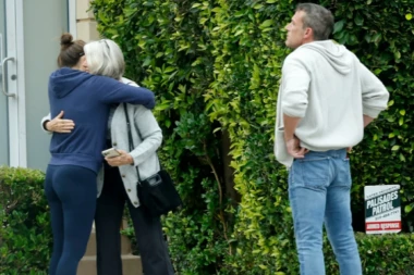 USRED GLASINA O RASTANKU SA DŽENIFER - BENOVA MAMA GRLI NJU:  Niko se ovome nije nadao. Šta li kaŽe Džej Lo?