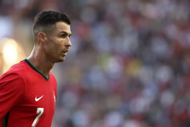 RONALDO DIGAO FANOVE NA NOGE: Portugalac poslao emotivnu poruku!