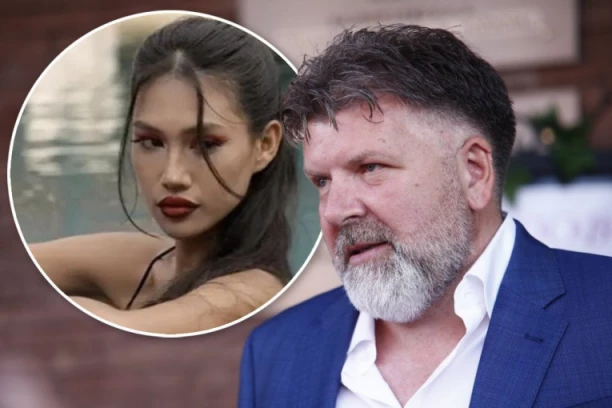 NAŠ PEVAČ UHVAĆEN U AKCIJI SA TRANDŽOM! Osvanuo ŠOK SNIMAK: Platio joj za USLUGE, sve urađeno u TAJNOSTI!