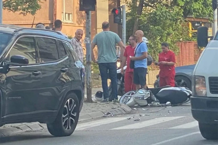 OBOREN MOTOCIKLISTA U KRUŠEVCU: Vozilo uništeno! (FOTO)