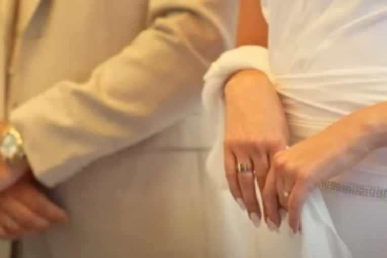 Dragana Kosjerina nosi dve burme