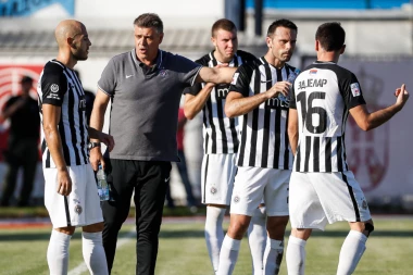 (NE)OČEKIVANO: Klupa trofejnog kluba je upražnjena! Priliku dobija nekadašnji fudbaler Partizana?