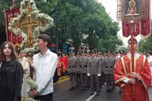BEOGRAD PAMTI ČUDESAN DOGAĐAJ NA SPASOVDAN: Ikona Svetog despota Stefana Lazarevića zaplakala na ulicama prestonice