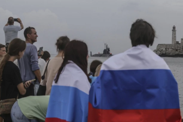 UZBUNA! Primećena američka podmornica, uplovila u zaliv, Rusi u pripravnosti! (VIDEO)