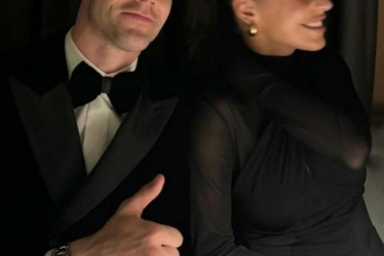 Vlahović sa devojkom Vanjom