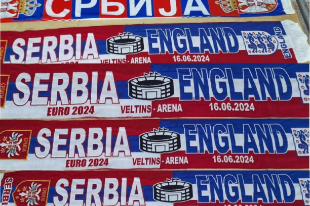 POŠLI NA EVROPSKO PRVENSTVO, PA PONELI 3.000 NAVIJAČKIH REKVIZITA! Neverovatno otkriće carinika na Gradini! (FOTO)