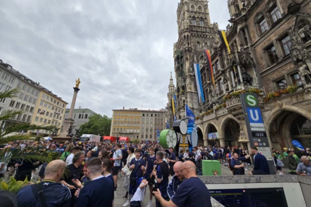 OVE PRELEPE ŠKOTKINJE ĆE VEČERAS BITI U CENTRU PAŽNJE! Počinje EVRO, a one U SUKNJAMA privlače SVE POGLEDE (FOTO)