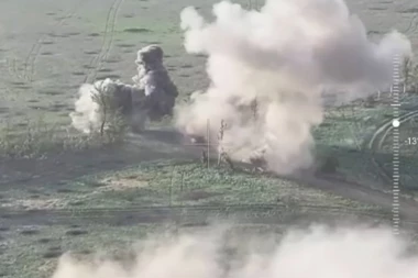 UKRAJINSKA VOJSKA OBJAVILA NOVI SNIMAK! Uništena cela ruska tenkovska četa! Zadat strahovit UDARAC Rusima (VIDEO)