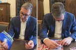 SVI SE POTAJNO NADAMO POBEDI! VUČIĆ SE OGLASIO NA TIK TOKU: Naši fudbaleri su me vratili u detinjstvo da ponovo počnem da skupljam sličice (VIDEO)
