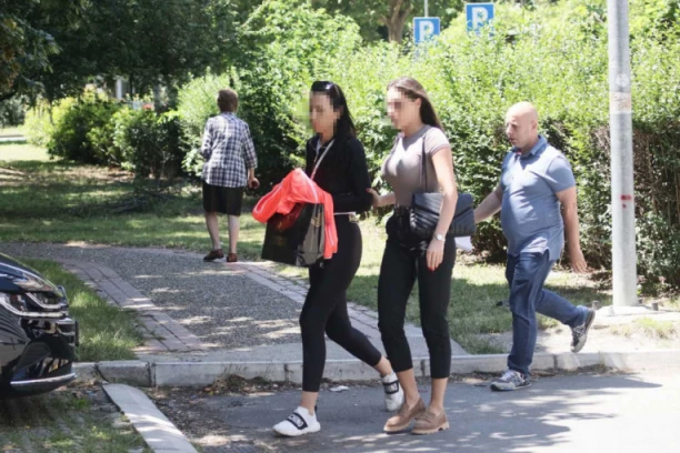 MAJKA KOJA JE PRETUKLA NASTAVNICU STIGLA NA SASLUŠANJE! (FOTO, VIDEO)