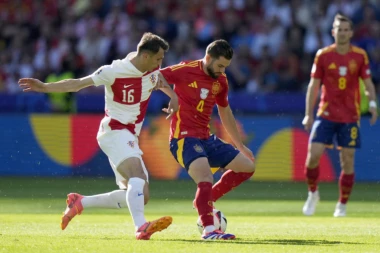 KO DRUGOME JAMU KOPA, SAM U NJU UPADA: Komšije se zadirkivale, pa doživele debakl!