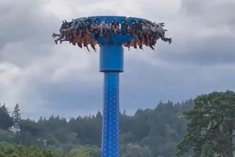 HOROR U LUNA PARKU! Sprava se zaglavila, ljudi visili NAGLAVAČKE! Gledali smrti u oči! (VIDEO)