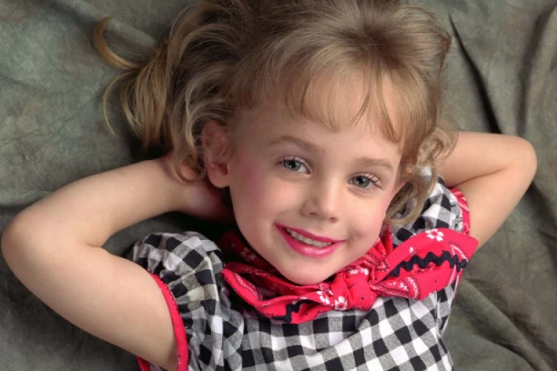 BRUTALNO UBIJENA U PODRUMU KUĆE! Misterija SMRTI najlepše devojčice (6) još uvek traje! Umirala je u MUKAMA! (VIDEO)