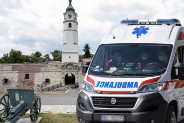 UŽASNA SCENA NA KALEMEGDANU! Dve devojke pronađene bez svesti na travi!