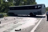 ČETVORO MRTVIH U UDESU AUTOMOBILA I AUTOBUSA! Užas u Grčkoj kod poznatog letovališta, STRAVIČAN PRIZOR S LICA MESTA (VIDEO)