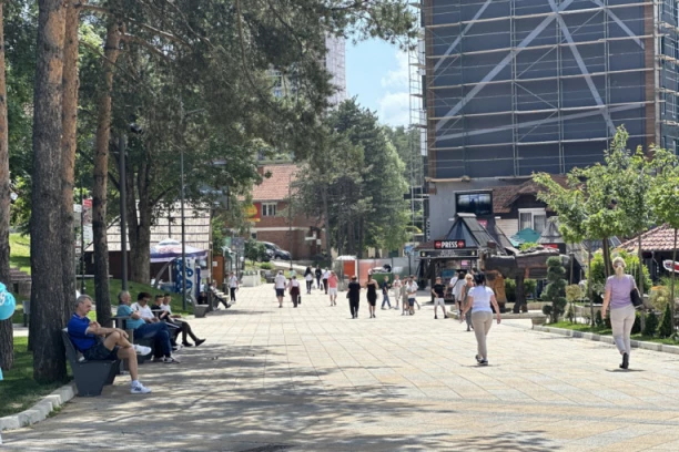 ZA RUČAK NA ZLATIBORU MORATE DA DATE 5.000 DINARA! Popularna planina krcata turistima - SVE VIŠE NJIH SE DOLUČUJE NA OVO!