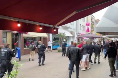 NI SAM SEBE NE PREPOZNAJE: Evo kako je izgledao navijač Engleske pre tuče sa Srbima, a kako posle batina