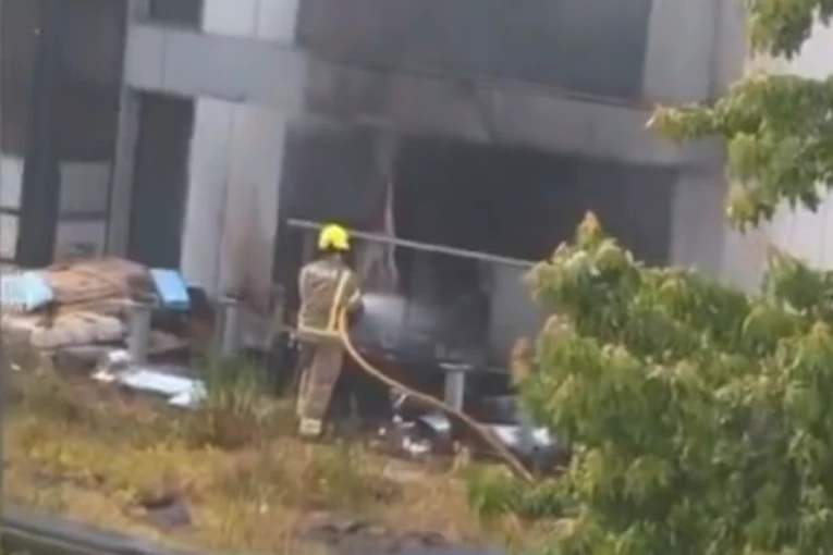 DRAMA! BUKNUO POŽAR U ZGRADI OD 22 SPRATA U LONDONU! Povređene četiri osobe! (FOTO+VIDEO)