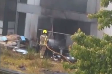 DRAMA! BUKNUO POŽAR U ZGRADI OD 22 SPRATA U LONDONU! Povređene četiri osobe! (FOTO+VIDEO)