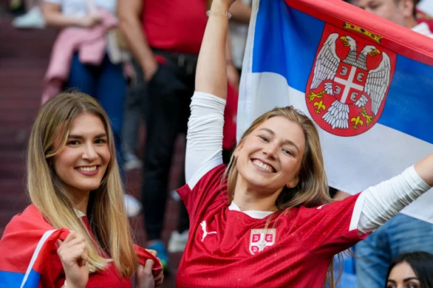 ZA SRBIJU SE NAVIJA ŠIROM CELOG SVETA: Ljubitelji fudbala SA SVIH KONTINENATA šalju podršku "orlovima"