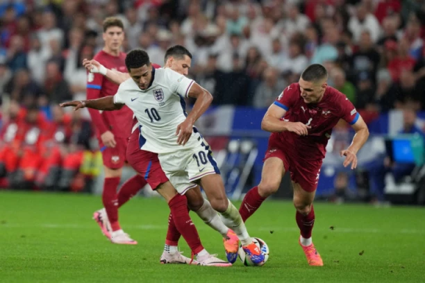 HRABRU SRBIJU KOŠTAO LOŠ POČETAK! "ORLOVI" ZASLUŽILI REMI I UČINILI NACIJU PONOSNOM: Englezi slave Belingema i nose tri boda