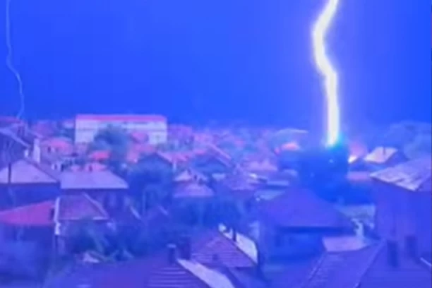 STRAVIČNA TRAGEDIJA! U udaru GROMA čak 38 MRTVIH! (VIDEO)