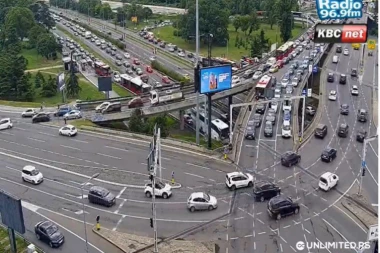 AUTOKOMANDA STOJI, KOLONI SE NE NAZIRE KRAJ! Evo koji delovi Beograda su u kolapsu OVOG PONEDELJKA (FOTO)