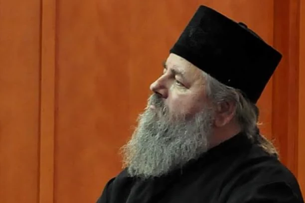 BOŽANSKI TRENUCI OVEKOVEČENI FOTOGRAFIJOM: Đakon Dragan S. Tanasijević već decenijama je zvanični fotograf Patrijaršije, a svoj rad naziva svetlopisom