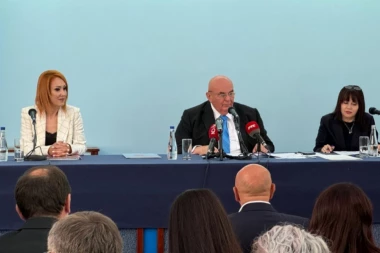 KONSTITUISAN JAGODINSKI PARLAMENT: Prva žena GRADONAČELNICA, Dragan Marković Palma predsednik Skupštine! "Hvala građanima!" (FOTO)